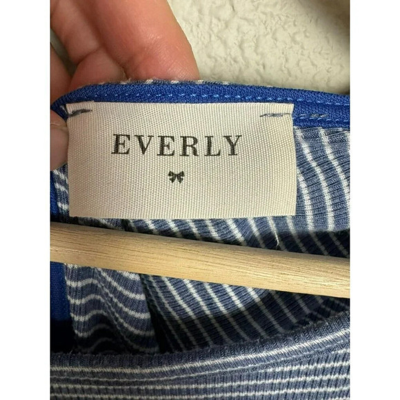 Everly T Shirt Dress Size Large Long Striped Blue White Textured Short Sleeves - Picture 2 of 10